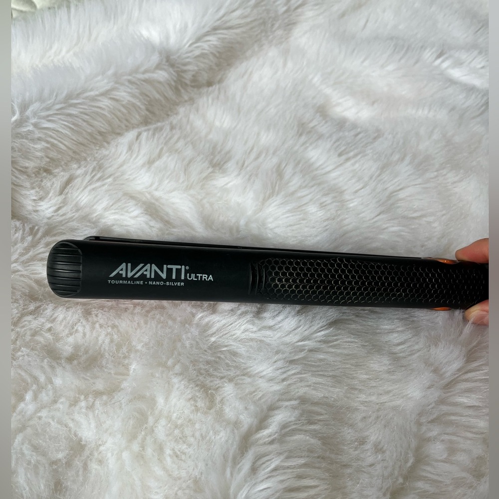 AVANTI ultra hair straightener